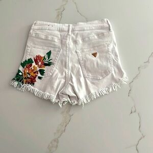 Guess White Floral High Rise Jean Raw Edge Shorts Size 26